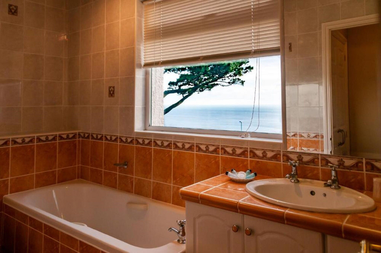 Bathroom 4, Porth Avallen Hotel, Cornwall
