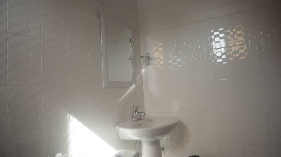 Bathroom 4, Frontiers Hotel Entebbe, Entebbe