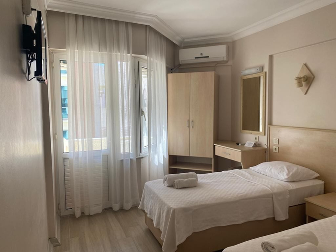 Bedroom 3, Ege Soley Hotel, Ayvalık