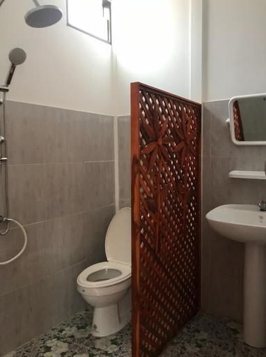 Bathroom 3, Nantawan House, Ko Lanta