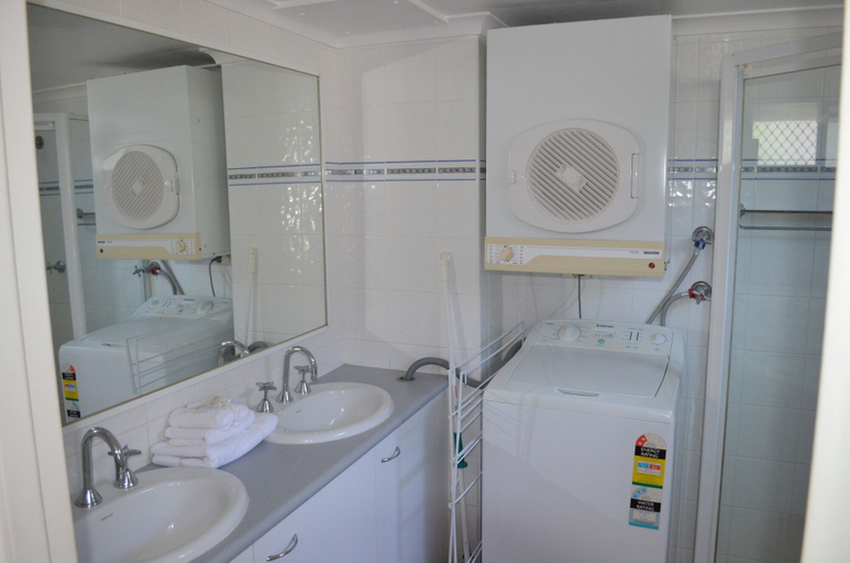 Bathroom 4, Enderley Gardens Resort, Gold Coast