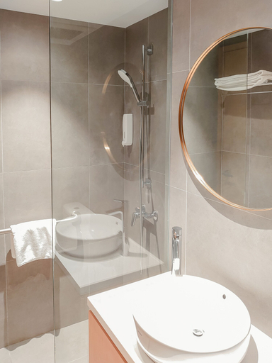 Bathroom 4, Caritas Oswald Cheung International House, Hong Kong Island