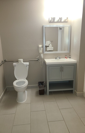 Bathroom 4, Super 8 by Wyndham Bedford, Bedford