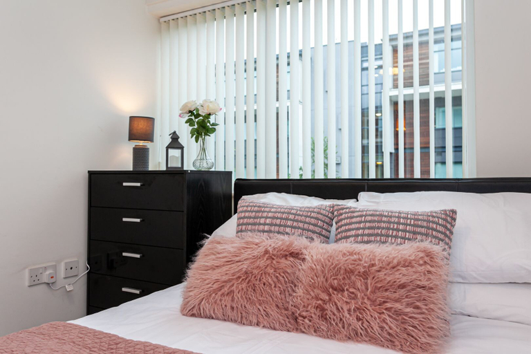 Bedroom 2, Stunning Manchester Apartment, Manchester