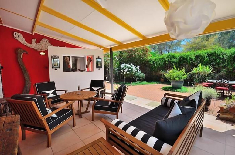 Others 5, Vatu Sanctuary, Alice Springs- Charles