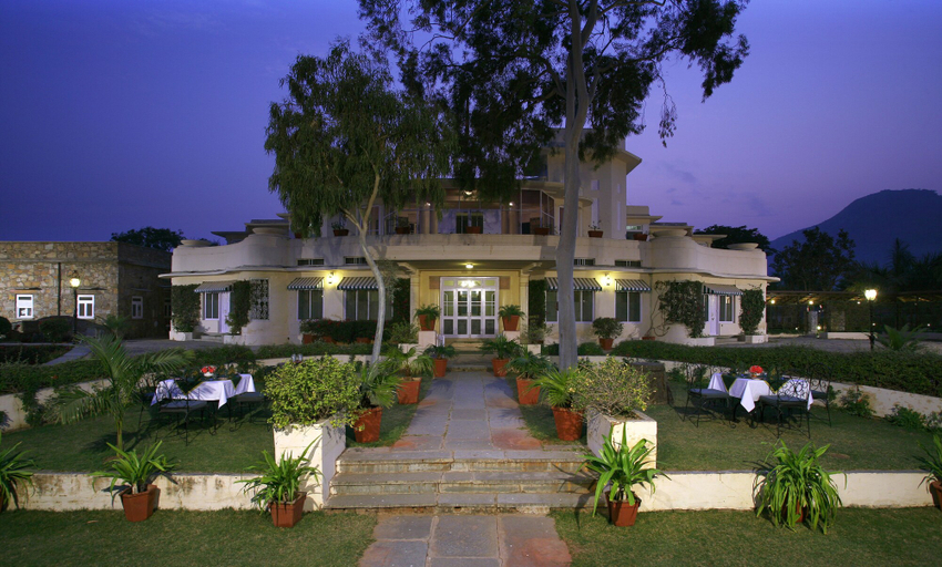 Exterior & Views