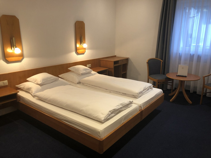 Bedroom 3, Landhotel Gasthof Zur Krone, Miltenberg