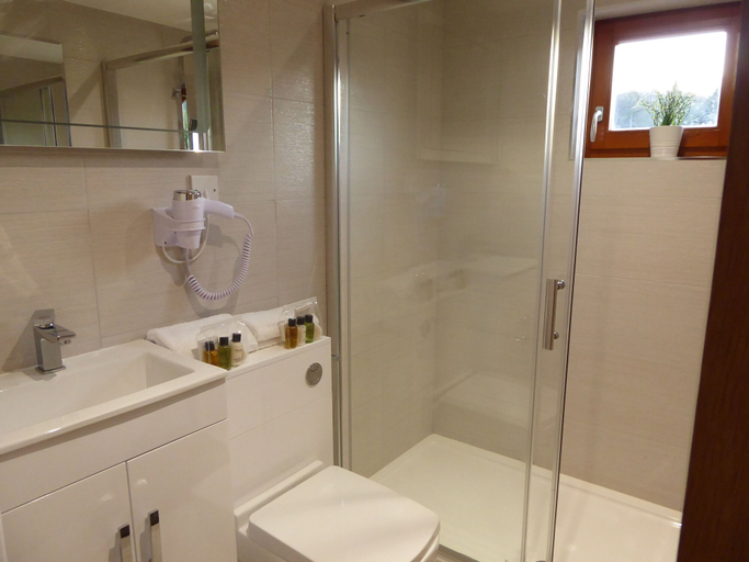 Bathroom 3, Handywater Cottage B&B, Oxfordshire