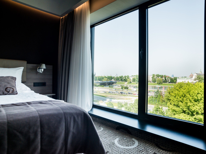 Bedroom 2, Q Hotel Plus Krakow, Kraków City