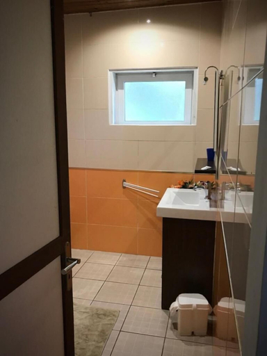 Bathroom 5, Le Guetali, Salazie