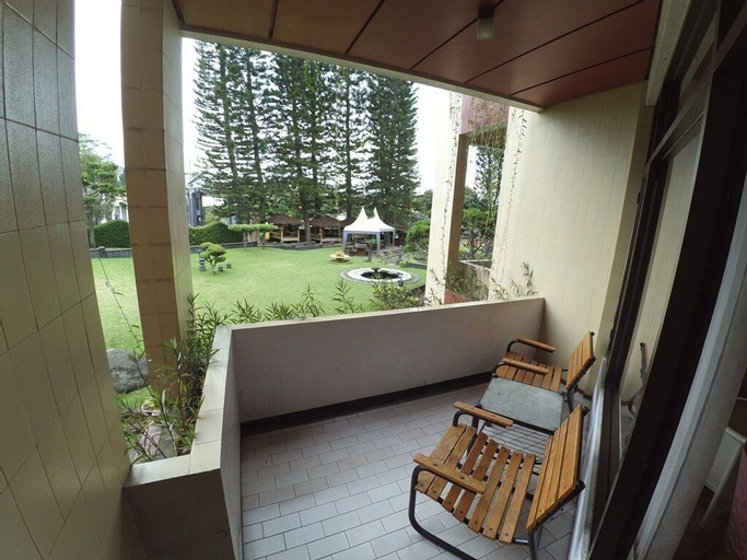 Exterior & Views 11