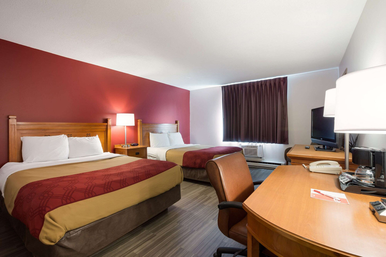 Bedroom 4, Econo Lodge Inn & Suites Escanaba North, Delta