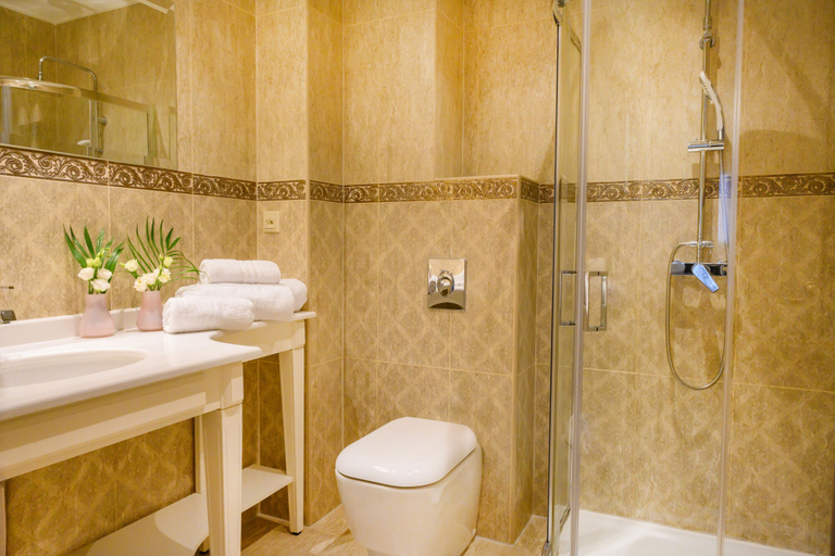 Bathroom 4, Emerald Suites, West Macedonia