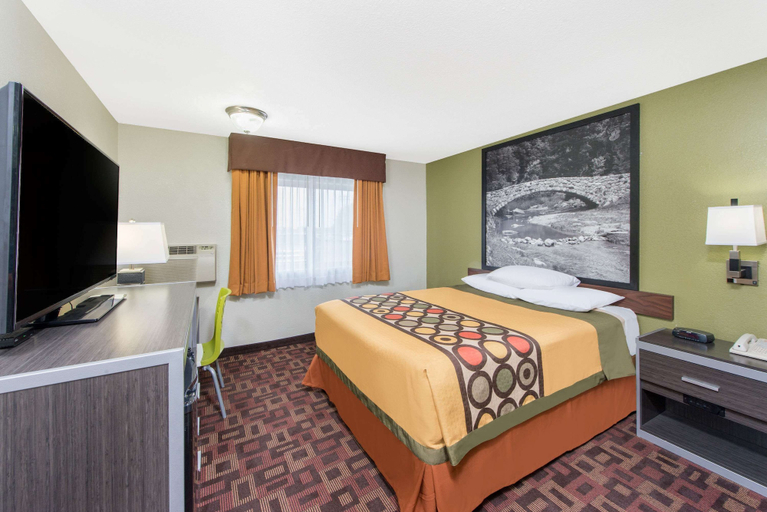 Bedroom 3, Super 8 by Wyndham Moberly MO, Randolph