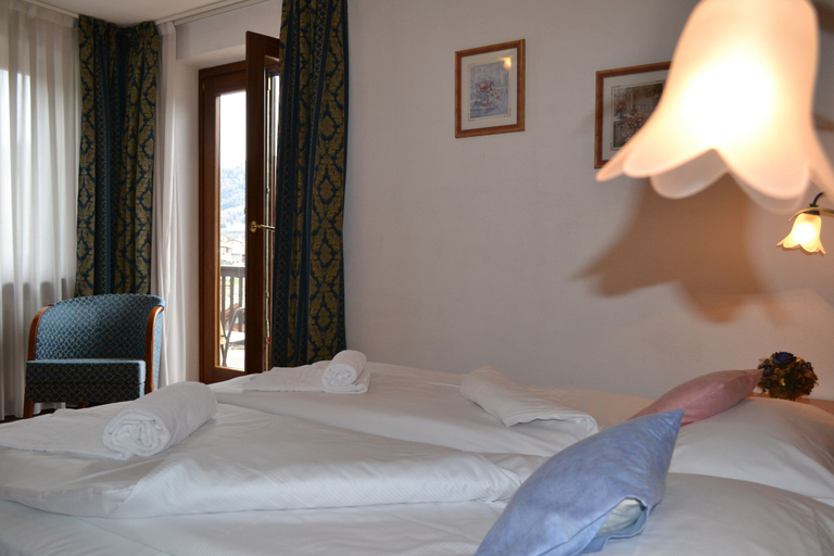 Bedroom 2, Hotel Corona, Trento