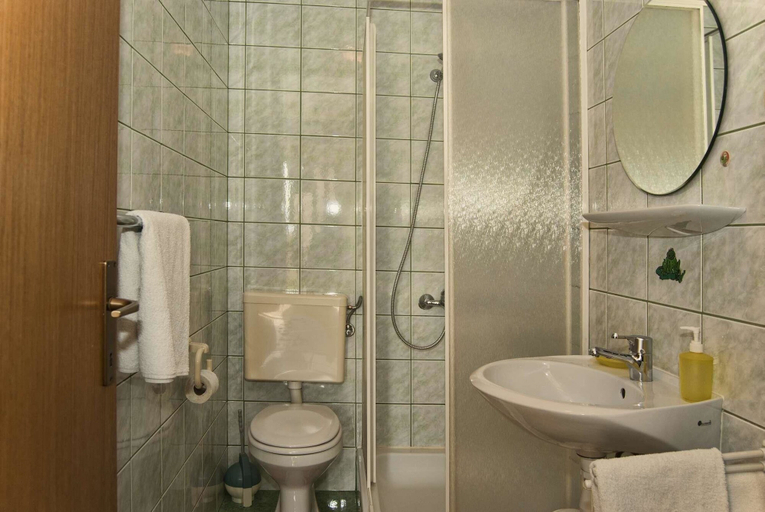 Bathroom 4, Apartments Zderic, Gradac