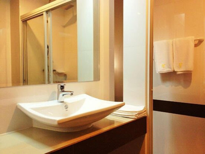 Bathroom 5, Sinkiat Buri Hotel, Muang Satun