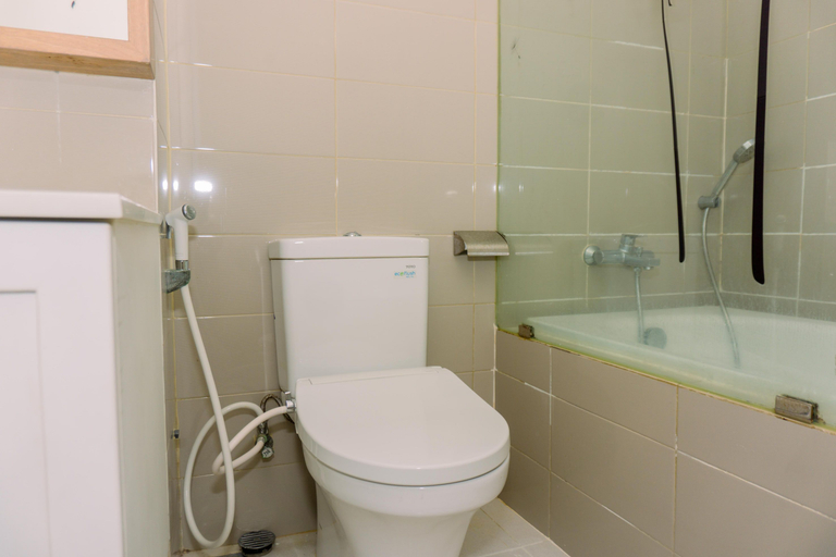 Bathroom 5, Great Deal 2BR Apartment Springhill Terrace Residence By Travelio, Jakarta Pusat