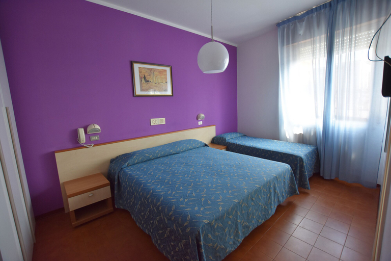 Bedroom 3, Hotel Azzurra, Rimini