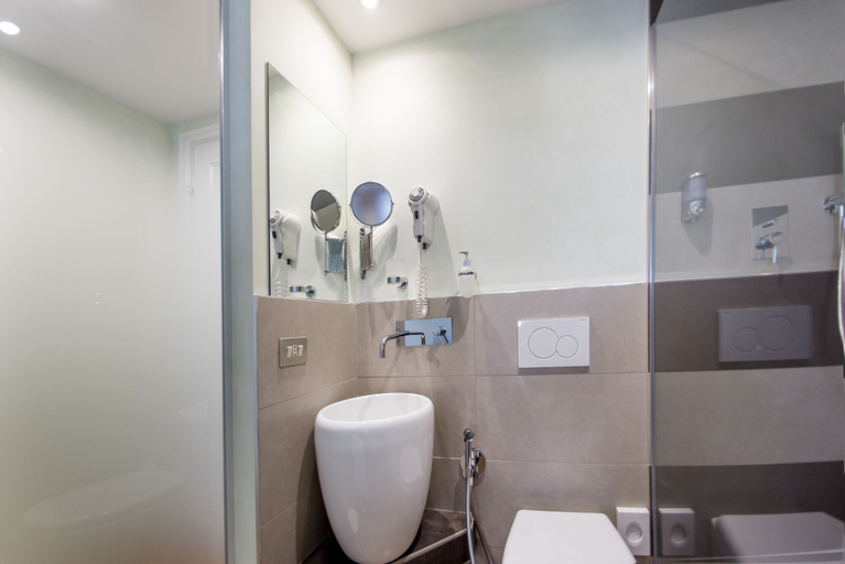 Bathroom 5, N4U Guest House, Florence