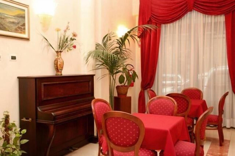 Others 5, Hotel Nizza, Torino
