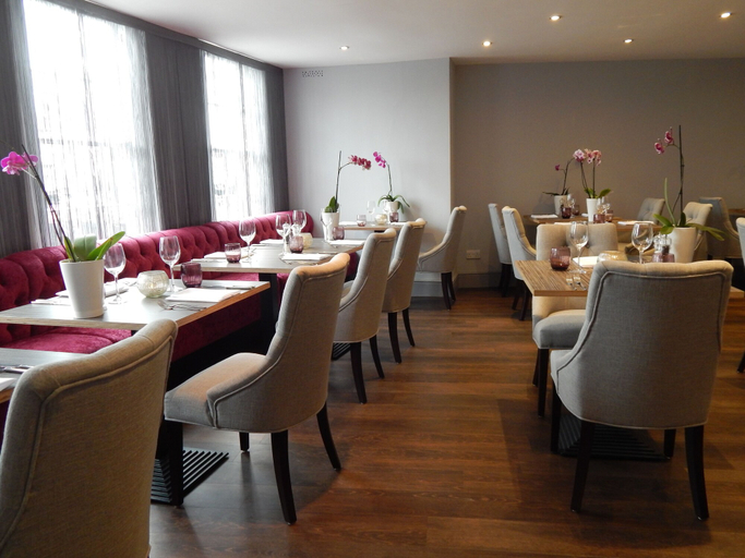 Food & Drinks 5, The Highworth Hotel, Swindon