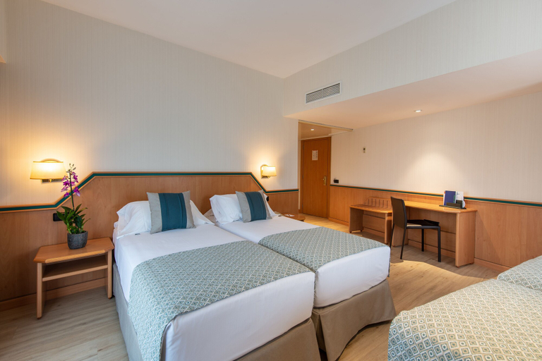 Bedroom 3, Hotel Praga, Madrid