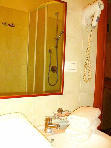 Bathroom 5, Domus Aurora, Rome