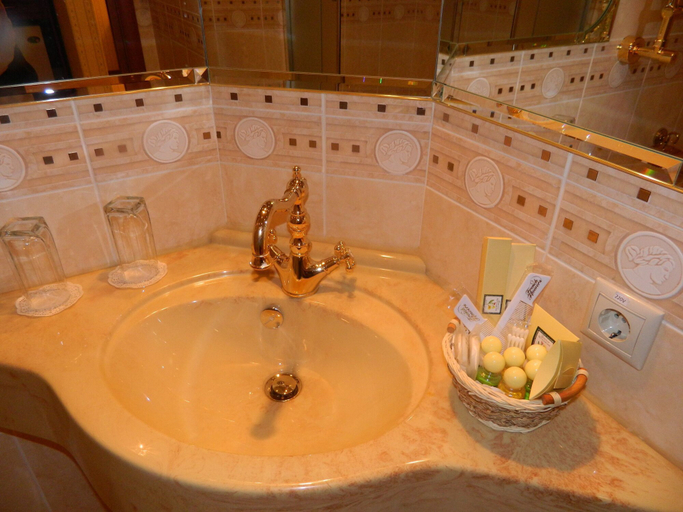 Bathroom 4, Hotel Gentalion, Northern