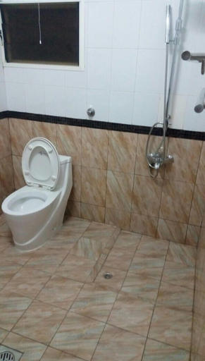 Bathroom 5, Aston Hotel Suites, Bausher