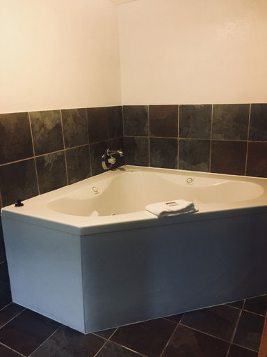 Bathroom 4, Days Inn by Wyndham Sherman, Grayson