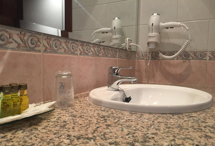 Bathroom 4, Hotel Alonso de Monroy, Cáceres