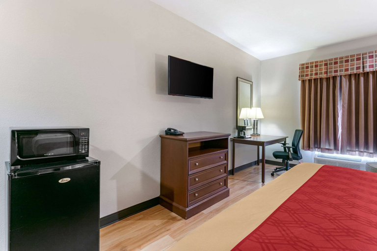 Bedroom 3, Econo Lodge Eutaw I-20, Greene