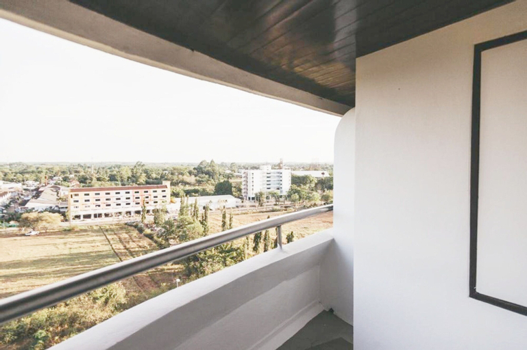 Exterior & Views 19