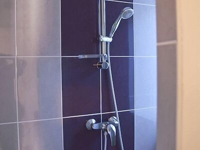 Bathroom 3, Logis Auberge Dupuytren, Haute-Vienne