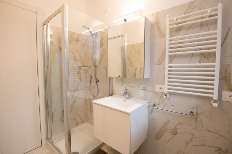 Bathroom 3, Le Nuove Rondini, Brescia