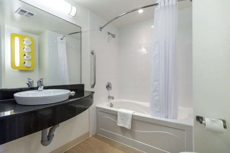 Bathroom 4, Motel 6 Kingston, ON, Frontenac