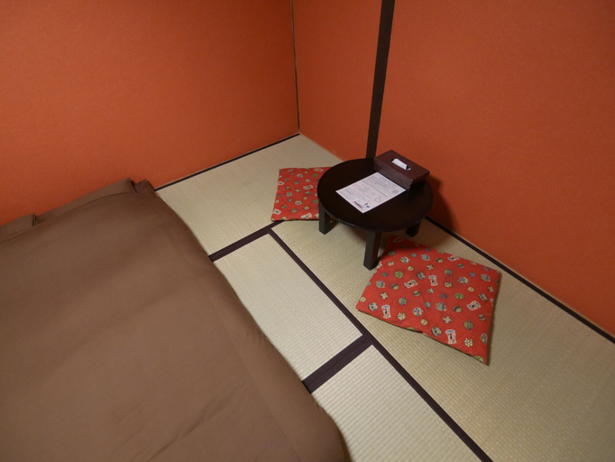 Bedroom 5, J-Hoppers Hiroshima Guesthouse - Hostel, Hiroshima
