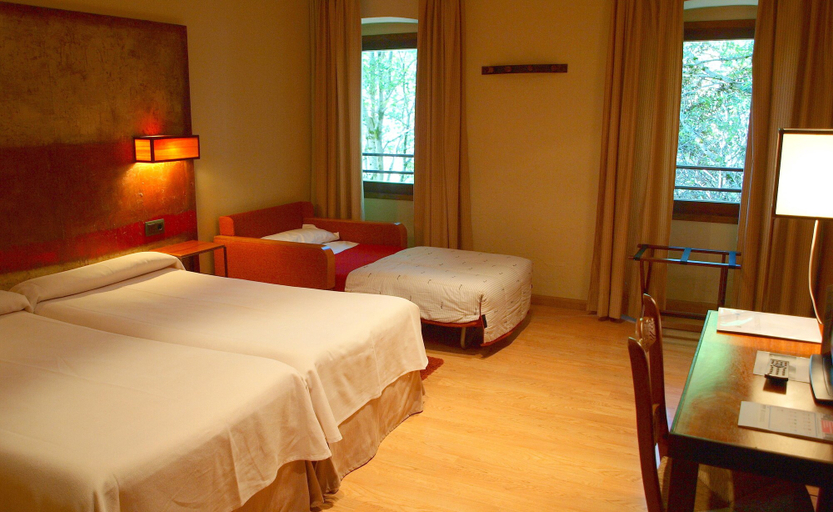 Bedroom 4, Hotel Santa Cristina, Huesca