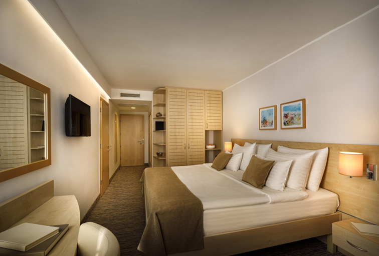 Bedroom 3, Valamar Parentino Hotel, Poreč
