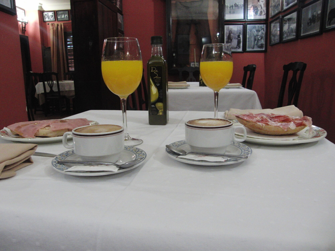 Food & Drinks 5, Hostal Pechi, Sevilla