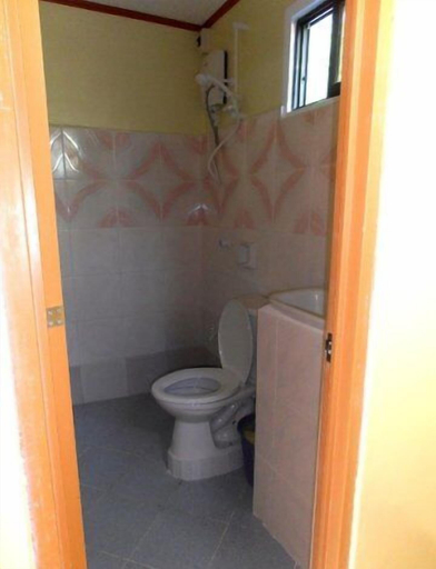 Bathroom 5, Blue Corals Beach Resort, Daanbantayan