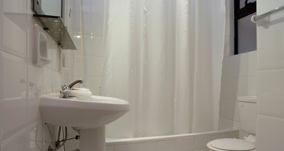 Bathroom 4, Sliema Marina Hotel