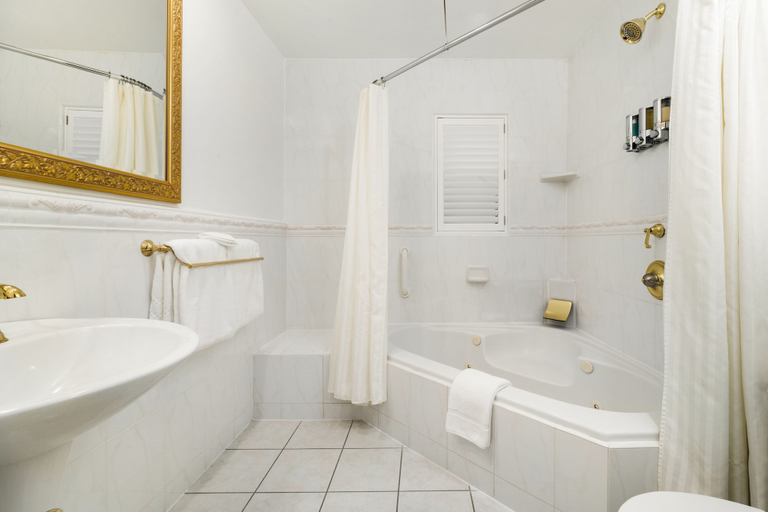 Bathroom 4, Coachman's Inn, A Four Sisters Inn, Monterey
