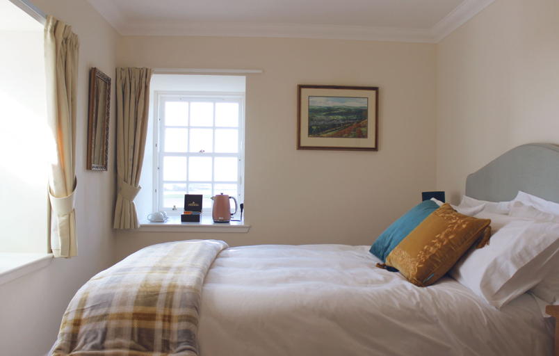 Bedroom 2, Tarrel Farmhouse, Highland