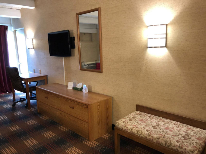Bedroom 4, Red Carpet Inn North Syracuse, Onondaga