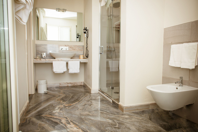Bathroom 5, Albergo la Castellana, Massa Carrara