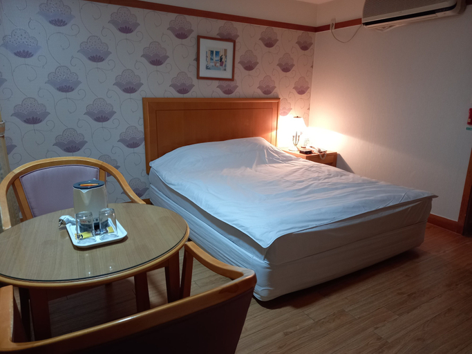 Bedroom 5, Gimcheon Park Tourist Hotel, Gimcheon