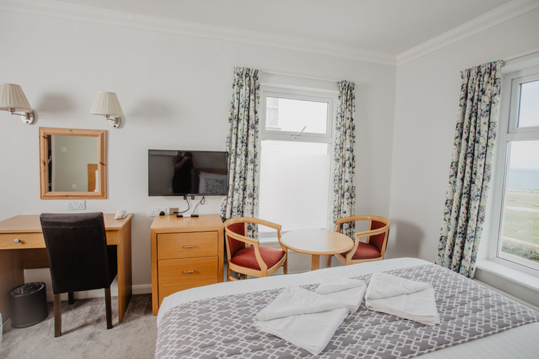 Bedroom 2, Kilbirnie Hotel, Cornwall
