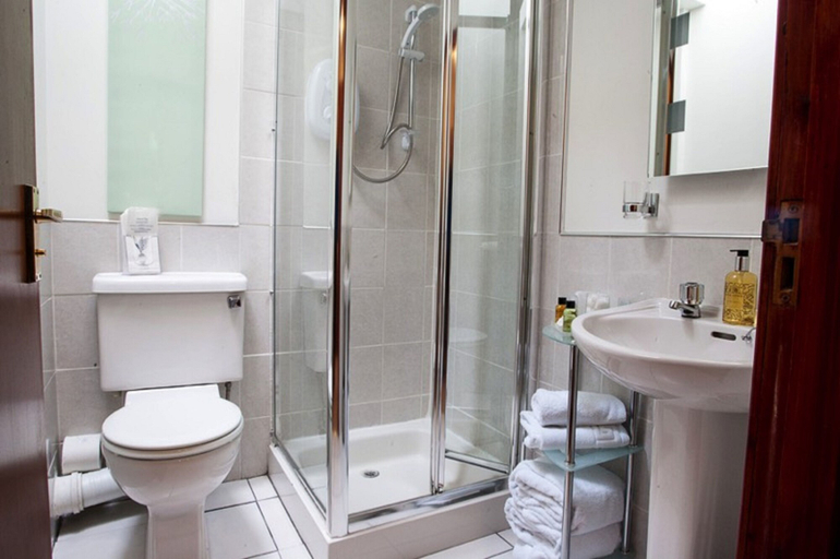 Bathroom 5, Dunhallin House, Highland